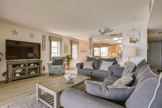 3722 SE 12th Ave in Cape Coral, FL - Building Photo - Building Photo