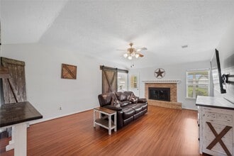 19661 Lazy Ln in Porter, TX - Foto de edificio - Building Photo