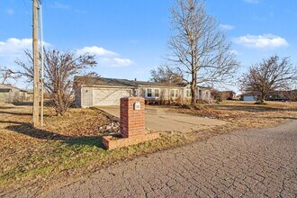 101 E Broadway in Cashion, OK - Building Photo - Building Photo