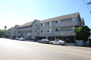 13610 Moorpark St in Sherman Oaks, CA - Foto de edificio - Building Photo