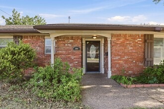 2404 SW 79th St in Oklahoma City, OK - Building Photo - Building Photo
