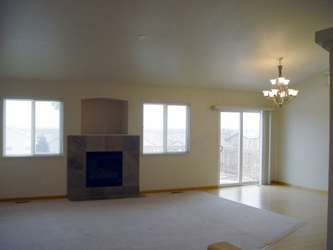4186 Cotopaxi Dr in Loveland, CO - Building Photo - Building Photo