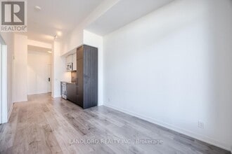 285 Dufferin St in Toronto, ON - Building Photo - Building Photo