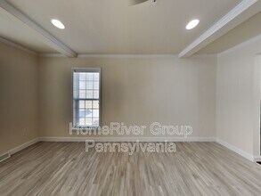 1402 Rose Ln in Mechanicsburg, PA - Foto de edificio - Building Photo