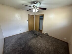 4004 Reservoir Blvd in Columbia Heights, MN - Foto de edificio - Building Photo