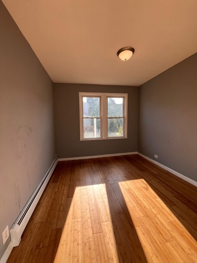 12 E 36th St, Unit 2 in Bayonne, NJ - Building Photo - Building Photo