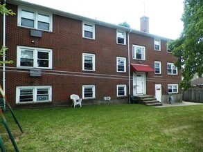127 Trenton St in Pawtucket, RI - Foto de edificio - Building Photo