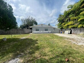 1012 Pottawatomie St in Jupiter, FL - Foto de edificio - Building Photo