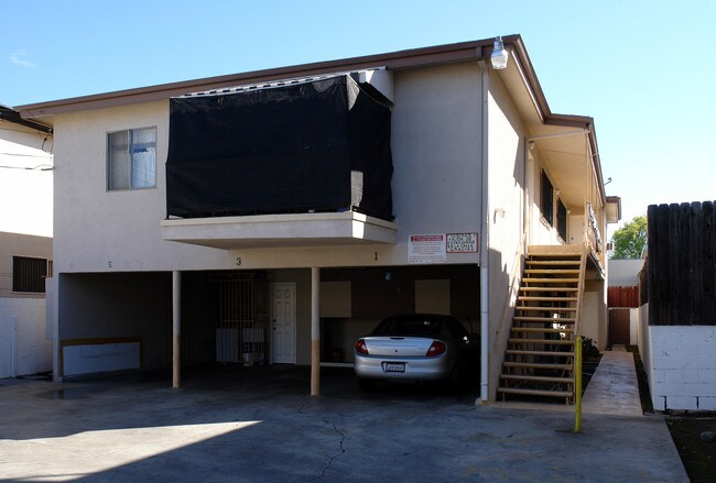 946 Larch St in Inglewood, CA - Building Photo - Building Photo