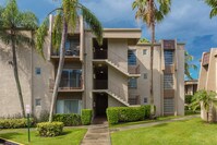 Building Photo - Harbour Key Apartments in Miami, Florida