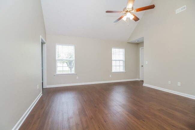 2115 Montgomery Ln in La Vergne, TN - Building Photo - Building Photo