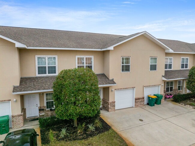 1491 Bentley Cir in Fort Walton Beach, FL - Foto de edificio - Building Photo