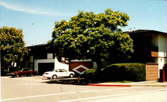 400,404 Studio Cor in San Mateo, CA - Building Photo - Building Photo