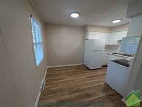 403 Holiday Dr in Belton, MO - Building Photo - Building Photo