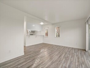 6374 Caminito Salado in San Diego, CA - Foto de edificio - Building Photo