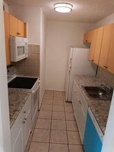 1200 Lake Victoria Dr in Royal Palm Beach, FL - Building Photo - Building Photo