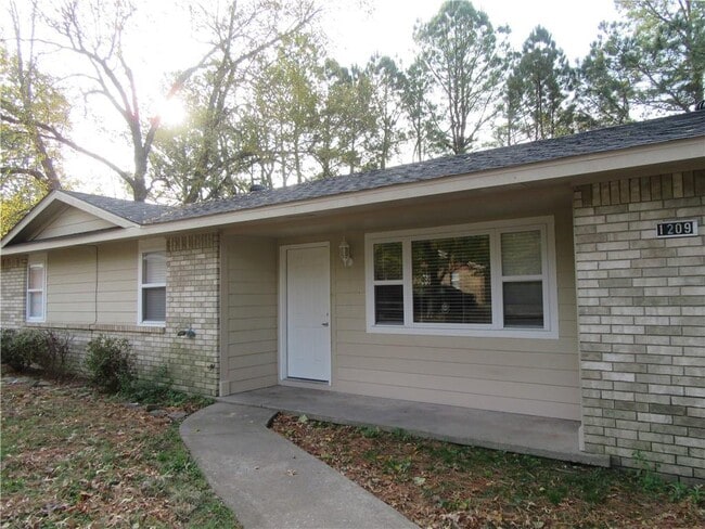 property at 1209 S Prospect St