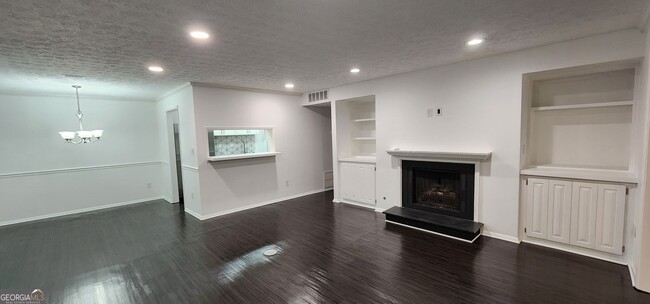 307 Dunbar Dr-Unit -307 in Dunwoody, GA - Building Photo - Building Photo