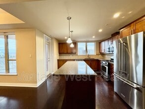 1160-1160 Bernard Ave in Kelowna, BC - Building Photo - Building Photo