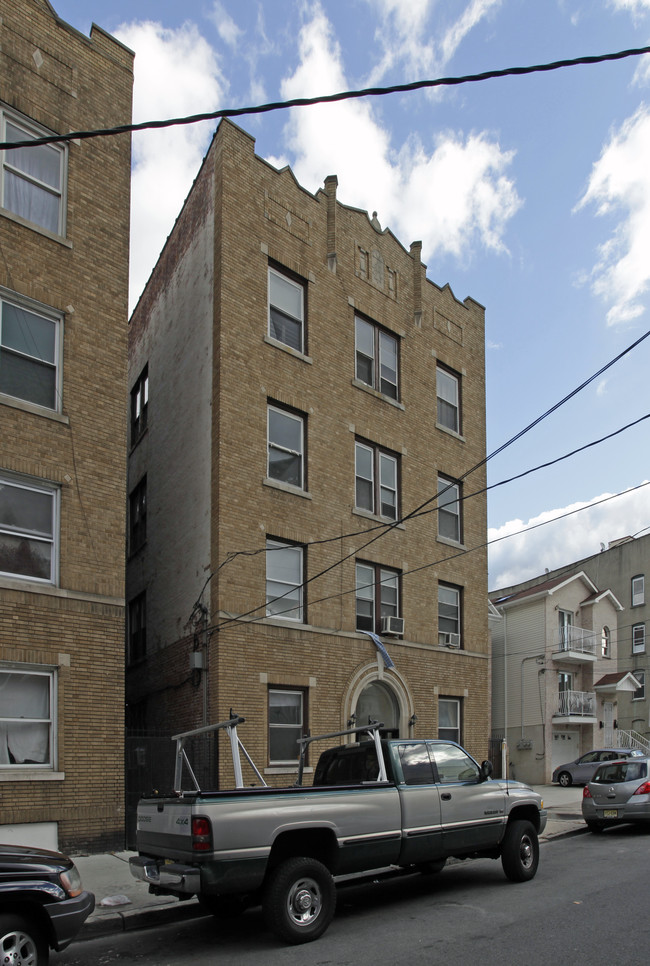 Lotus Manor in Jersey City, NJ - Building Photo - Building Photo