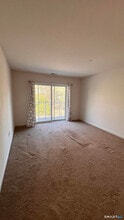 26 School House Dr in West Hartford, CT - Building Photo - Building Photo