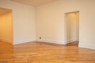 71 N Main St in Lambertville, NJ - Building Photo - Building Photo