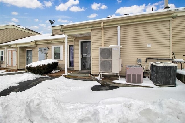 55 Beach St in Westerly, RI - Building Photo - Building Photo