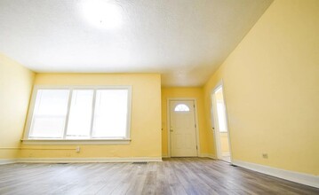 5526 N Delaware Ave in Portland, OR - Building Photo - Building Photo
