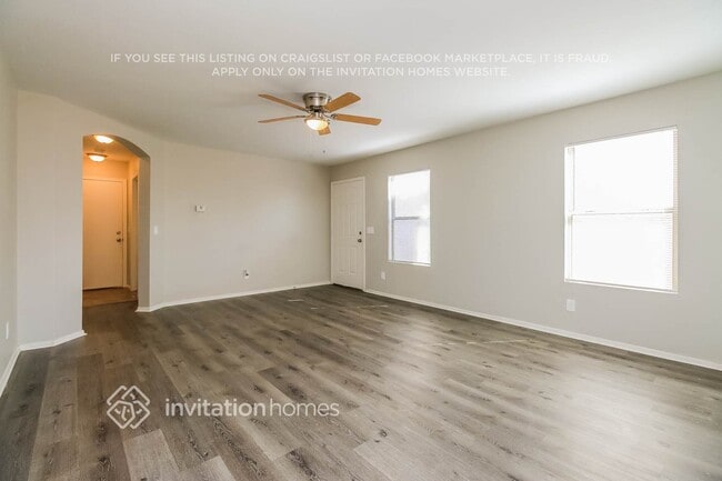 10933 E Clovis Ave in Mesa, AZ - Foto de edificio - Building Photo