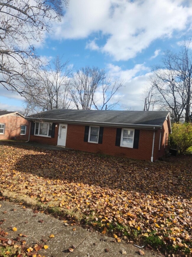 property at 3832 Walhampton Dr