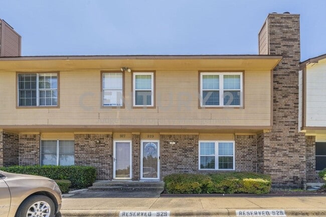 property at 929 Vedral Pl