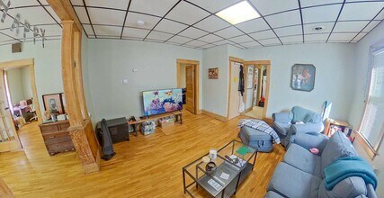 1014 Bluemont Ave in Manhattan, KS - Foto de edificio - Building Photo