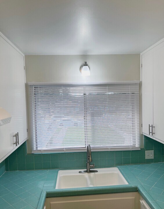 2512 Drake St, Unit 2512 in Bakersfield, CA - Building Photo