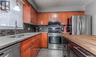 35 Critcher Ave in Cambridge, ON - Building Photo - Building Photo