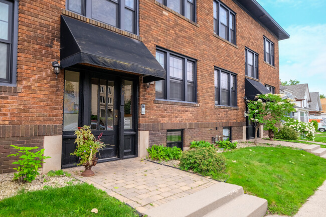 Dayton Avenue Apartments in St. Paul, MN - Building Photo - Building Photo