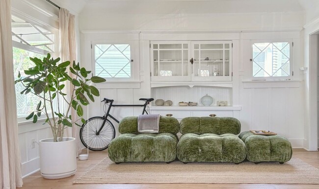 1387 Allison Ave in Los Angeles, CA - Foto de edificio - Building Photo