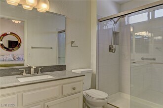 8912 Signal Terrace Dr in Las Vegas, NV - Building Photo - Building Photo
