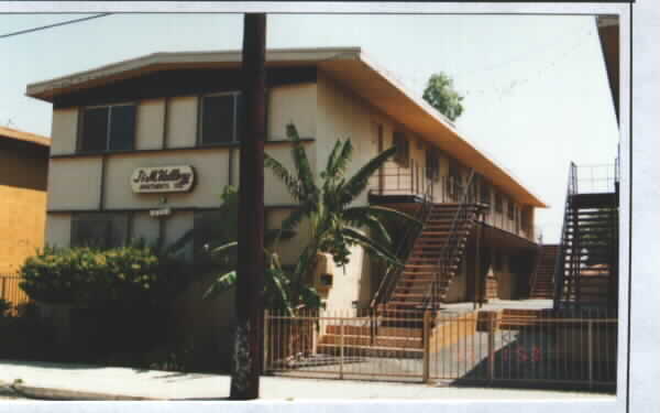 J & M Valley Apartments in Los Angeles, CA - Building Photo