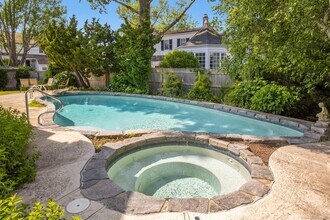34 Rowayton Ave in Norwalk, CT - Building Photo - Building Photo