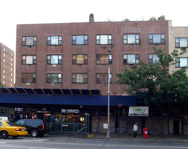 Crossings Condominium in New York, NY - Building Photo - Building Photo