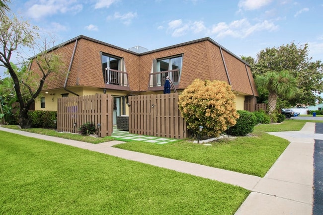 110 N Delaware Blvd in Jupiter, FL - Foto de edificio - Building Photo