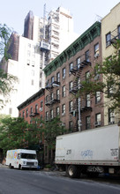 409-411 W 50th St in New York, NY - Building Photo - Building Photo