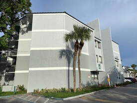 1750 N Congress Ave in West Palm Beach, FL - Building Photo