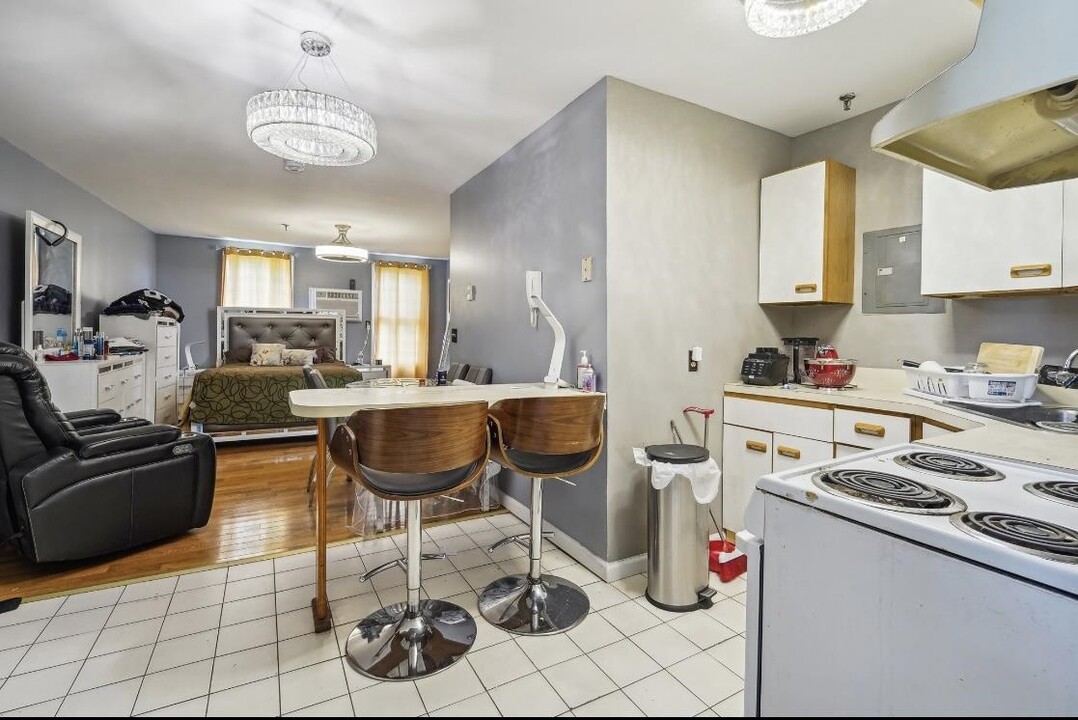 1210 Bergenline Ave in Union City, NJ - Building Photo