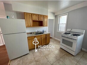 56 Jewett Ave, Unit 3 in Jersey City, NJ - Building Photo - Building Photo