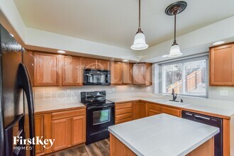 1749 Dewhirst Dr, Unit 7110 in Colorado Springs, CO - Building Photo - Building Photo