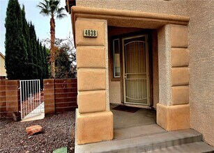 4638 San Vito St in Las Vegas, NV - Foto de edificio - Building Photo