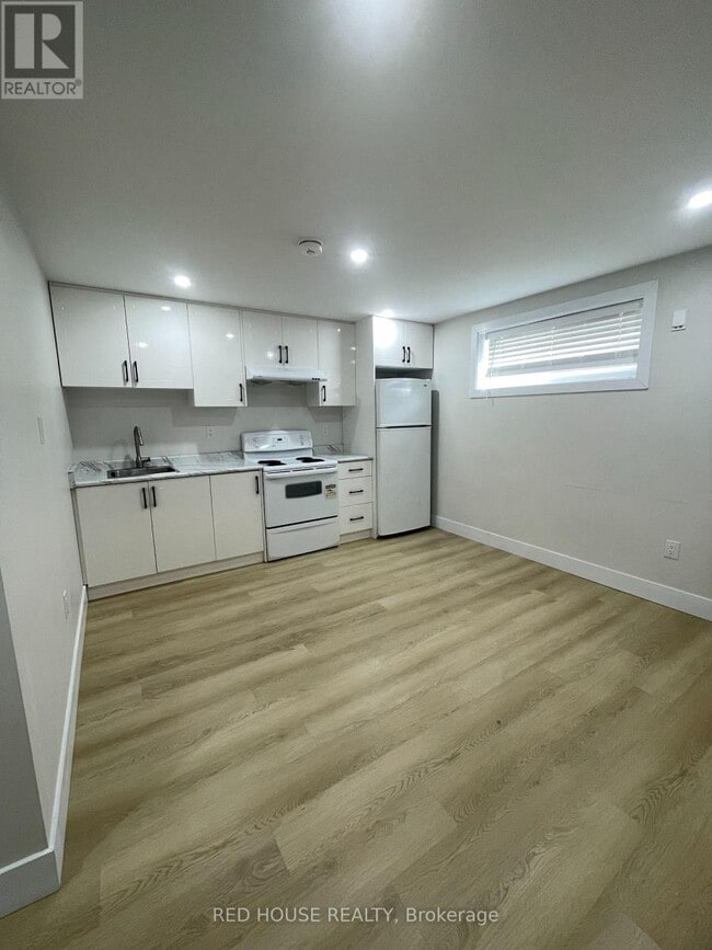 323 Huntsmill Blvd in Toronto, ON - Building Photo - Building Photo