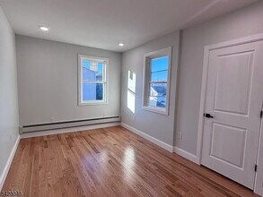 546-550 E 25th St in Paterson, NJ - Building Photo - Building Photo