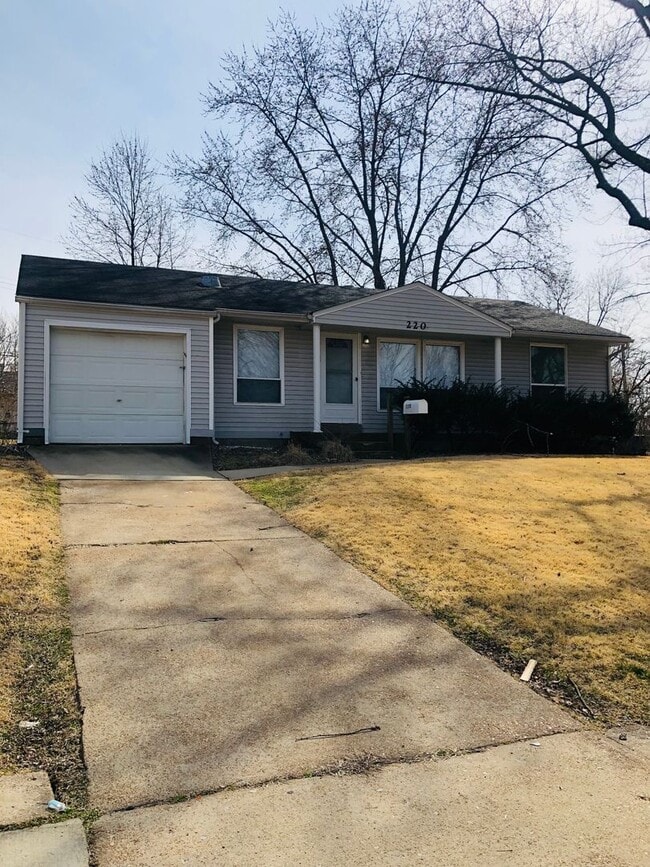 220 St Anthony Ln in Florissant, MO - Building Photo - Building Photo
